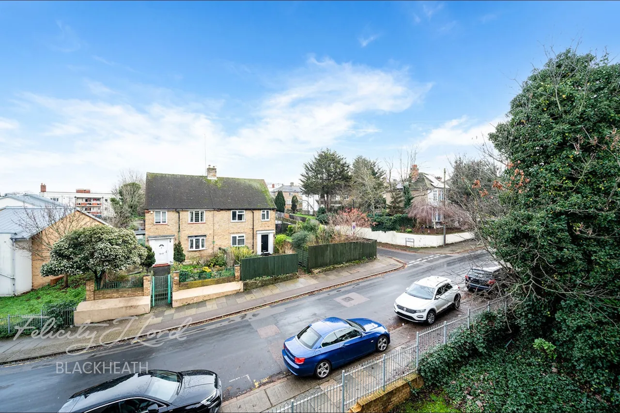 Bramhope Lane, Charlton, photo 7