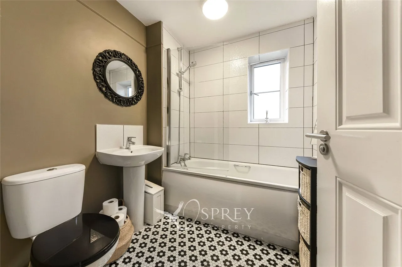 Dyrham Place, Oakham, LE15, photo 9