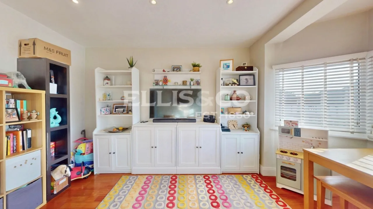 Costons Lane, Greenford, UB6, photo 5