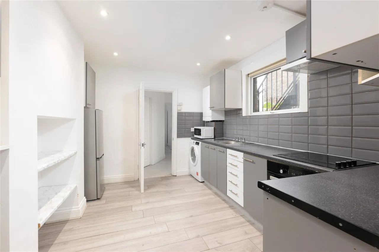 Clonmore Street, Southfields, SW18, photo 2