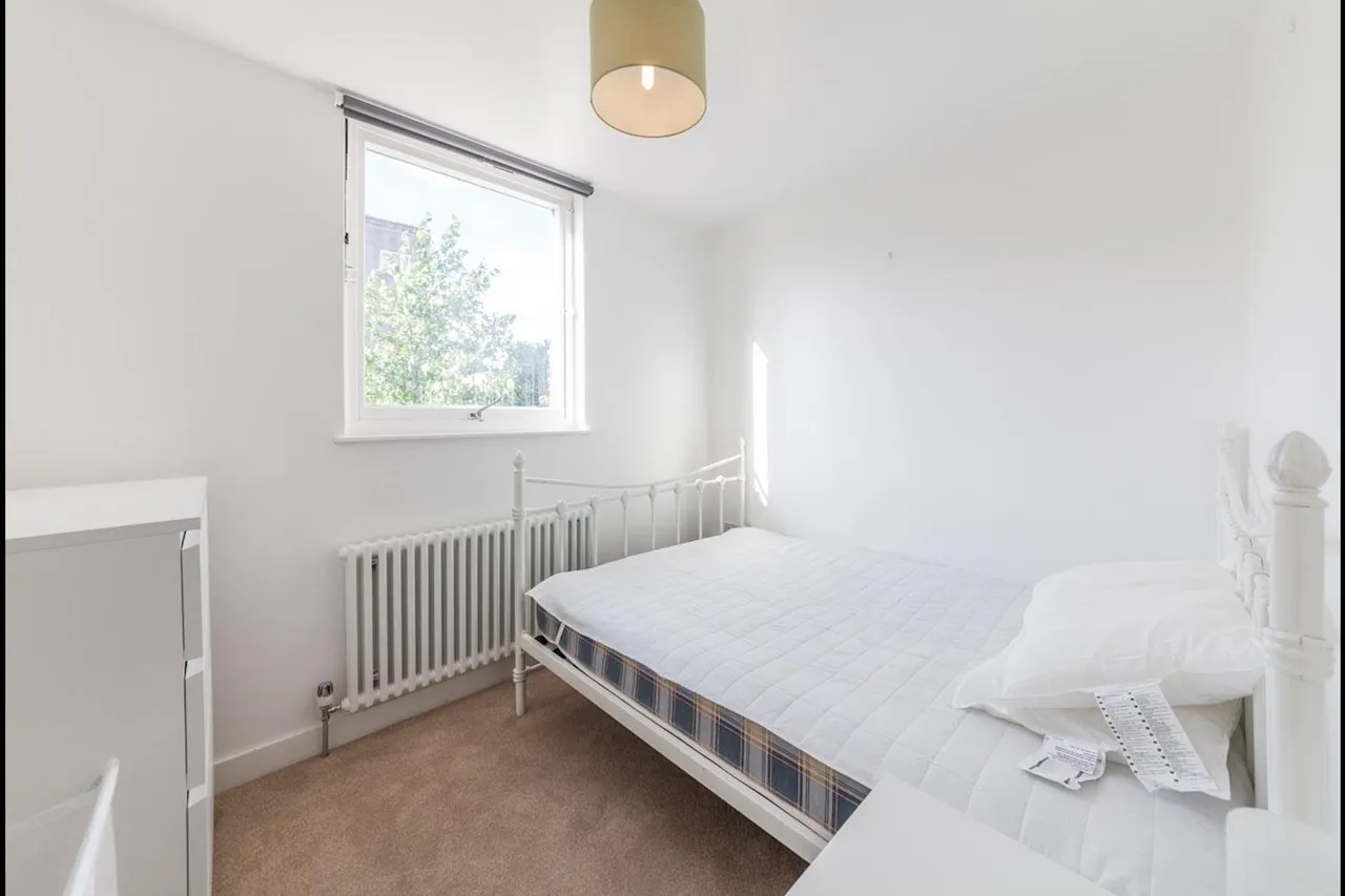 Don Phelan Close, SE5, photo 3