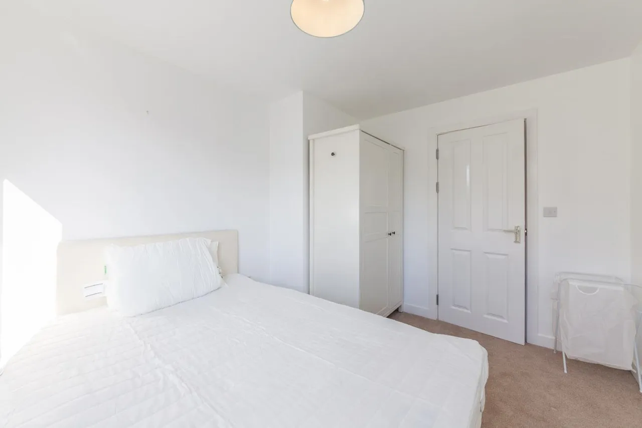 Don Phelan Close, SE5, photo 4
