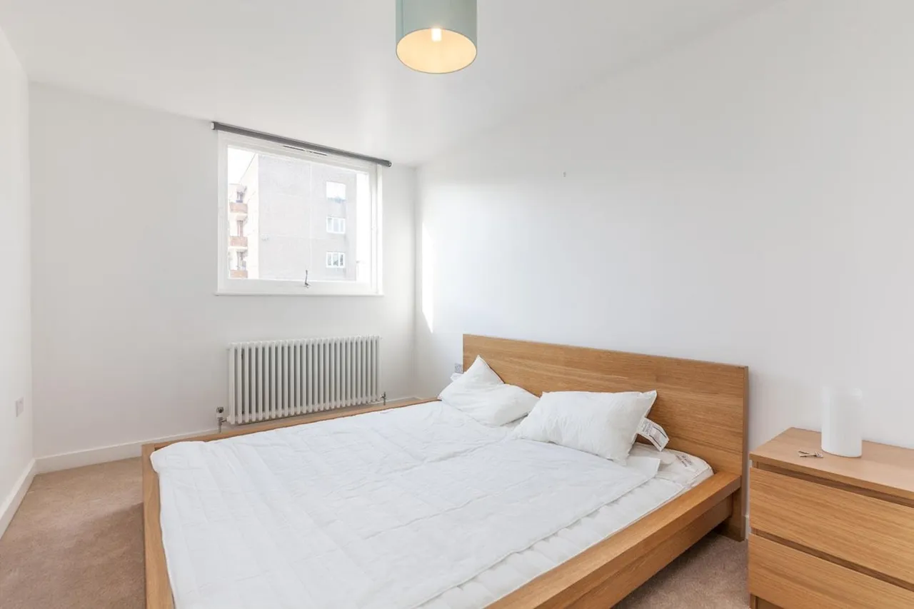 Don Phelan Close, SE5, photo 6