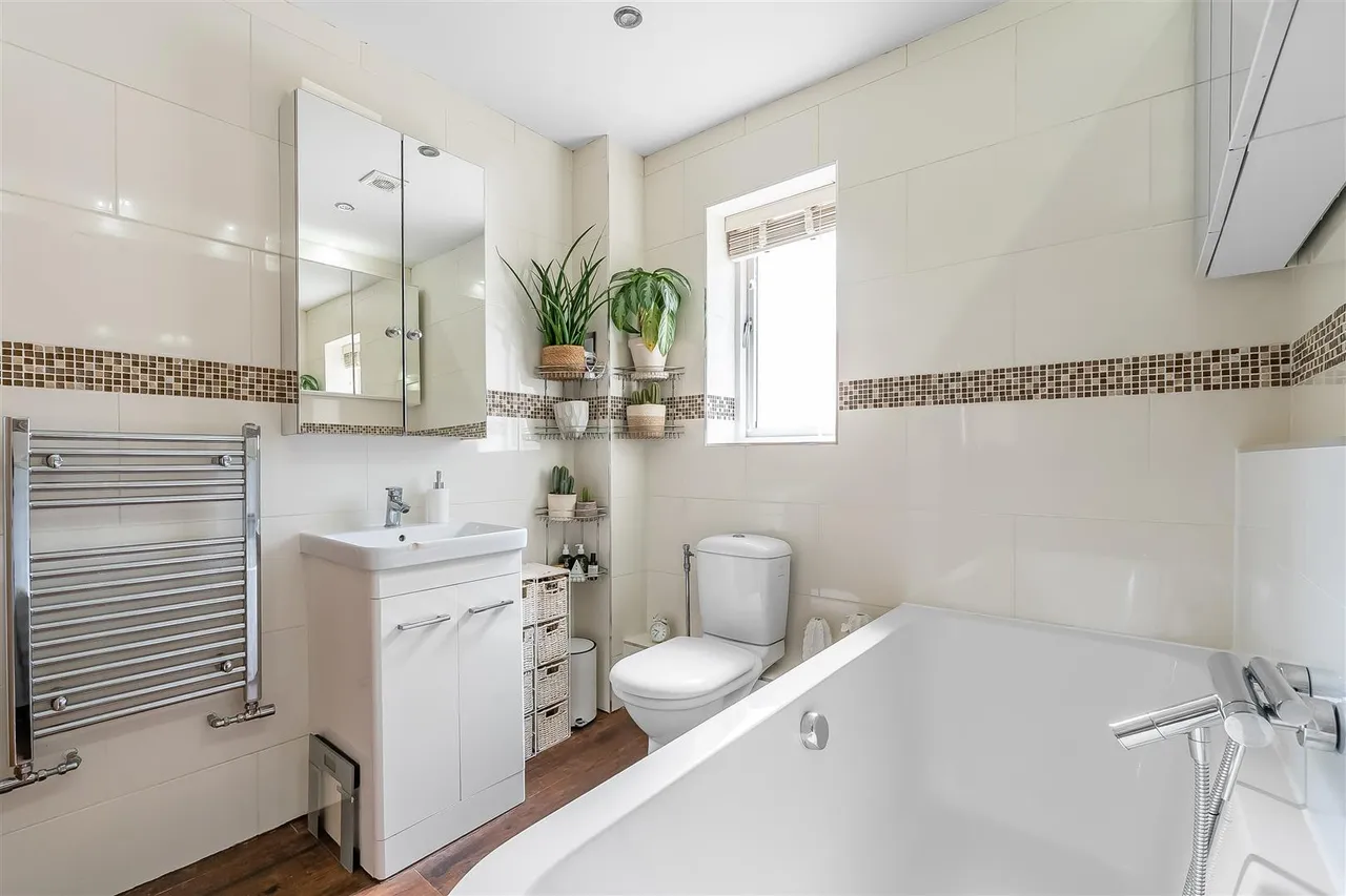 Beechwood Park, Leatherhead, KT22, photo 7