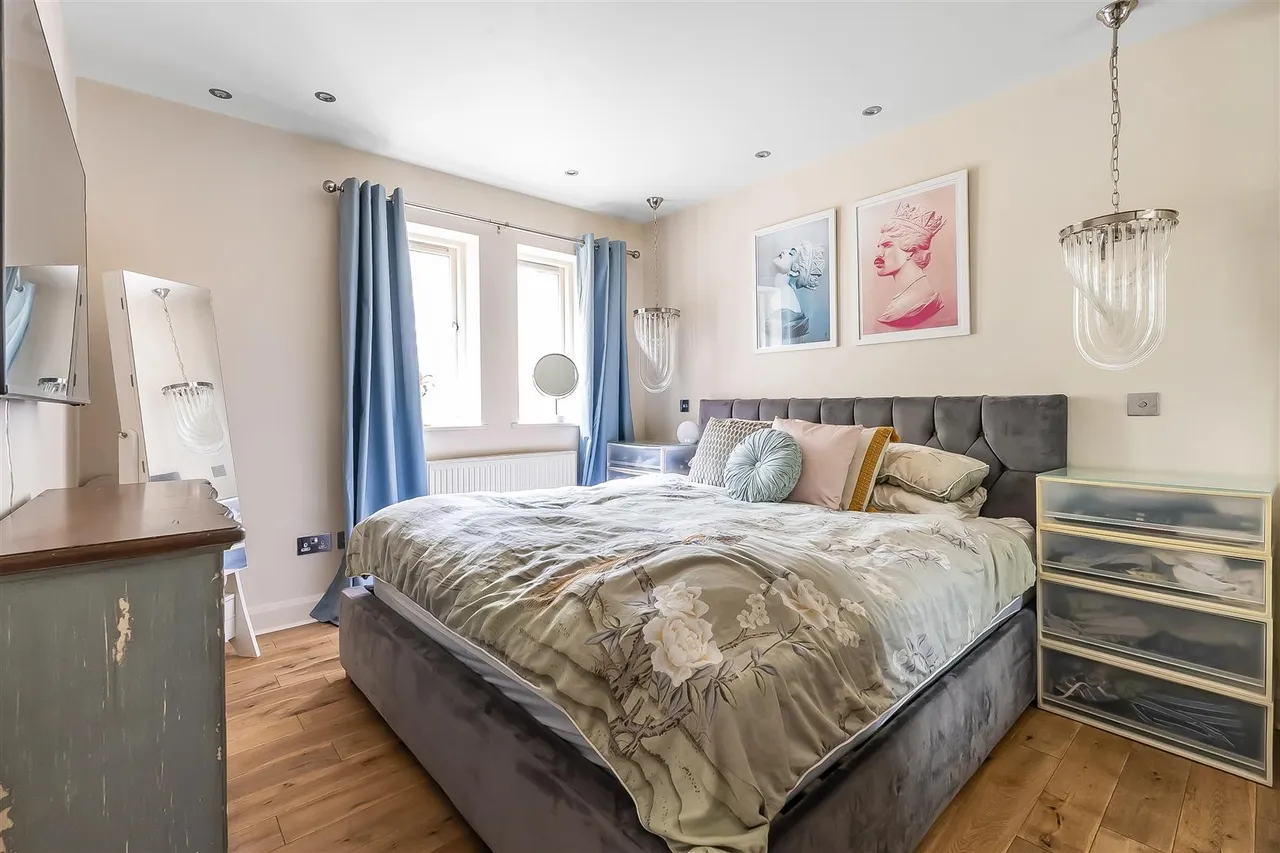 Beechwood Park, Leatherhead, KT22, photo 6
