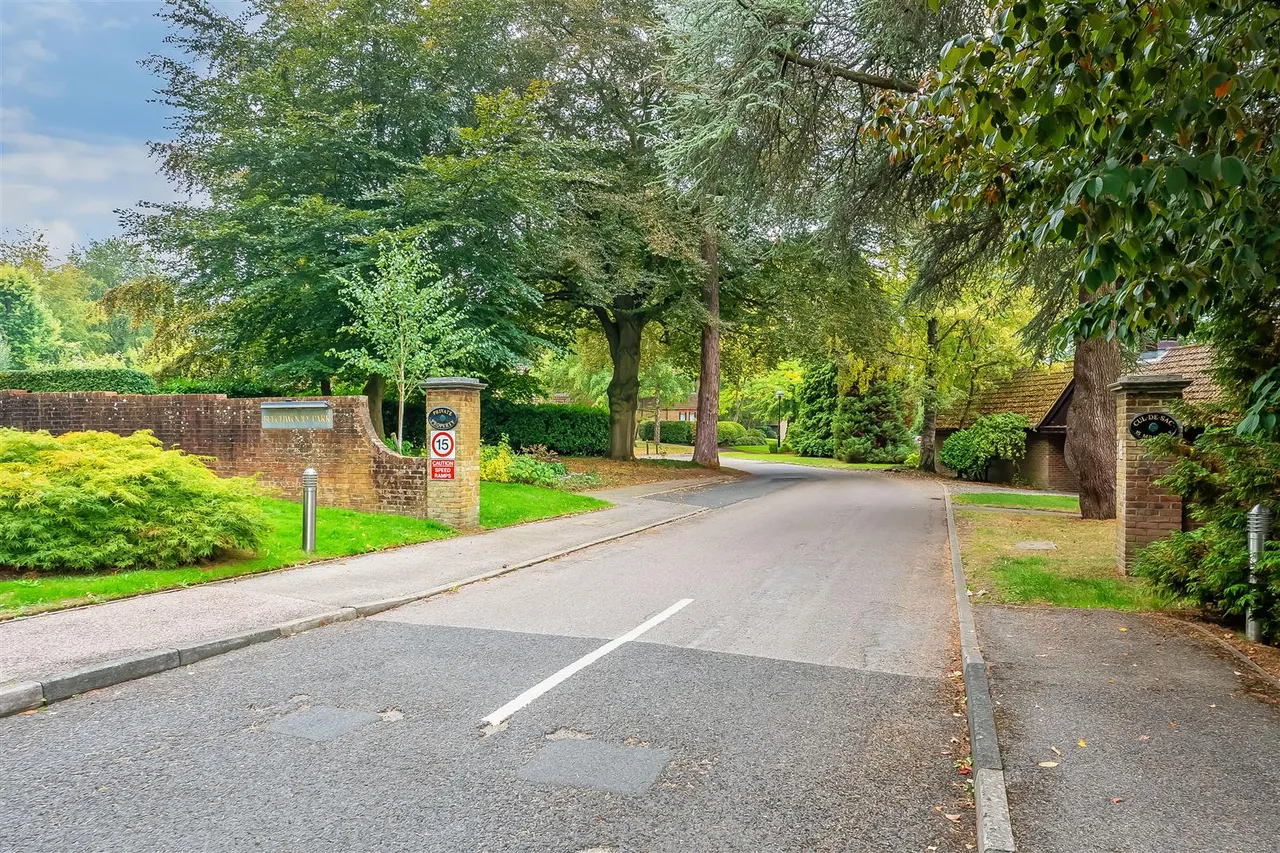 Beechwood Park, Leatherhead, KT22, photo 12