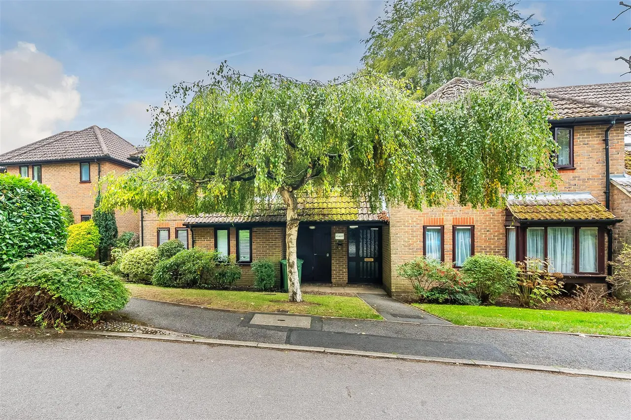 Beechwood Park, Leatherhead, KT22, photo 11