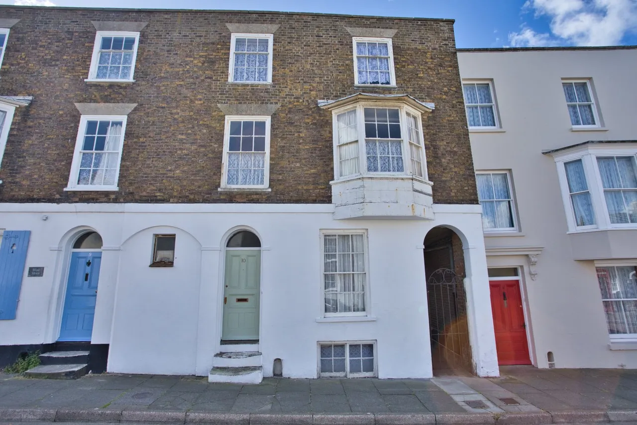 4 bed house for sale, Alfred Square, Deal, CT14