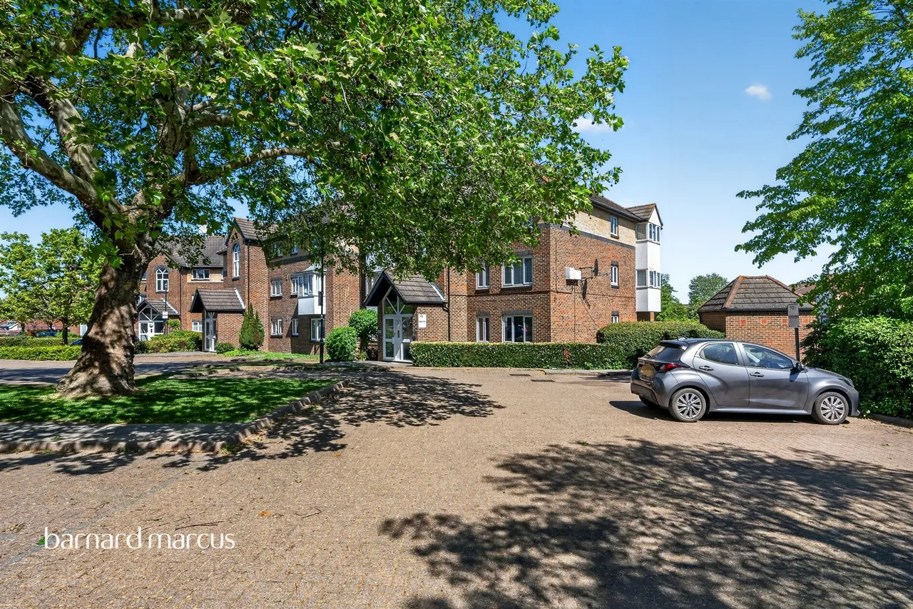 Cotswold Way, Worcester Park, KT4, photo 13