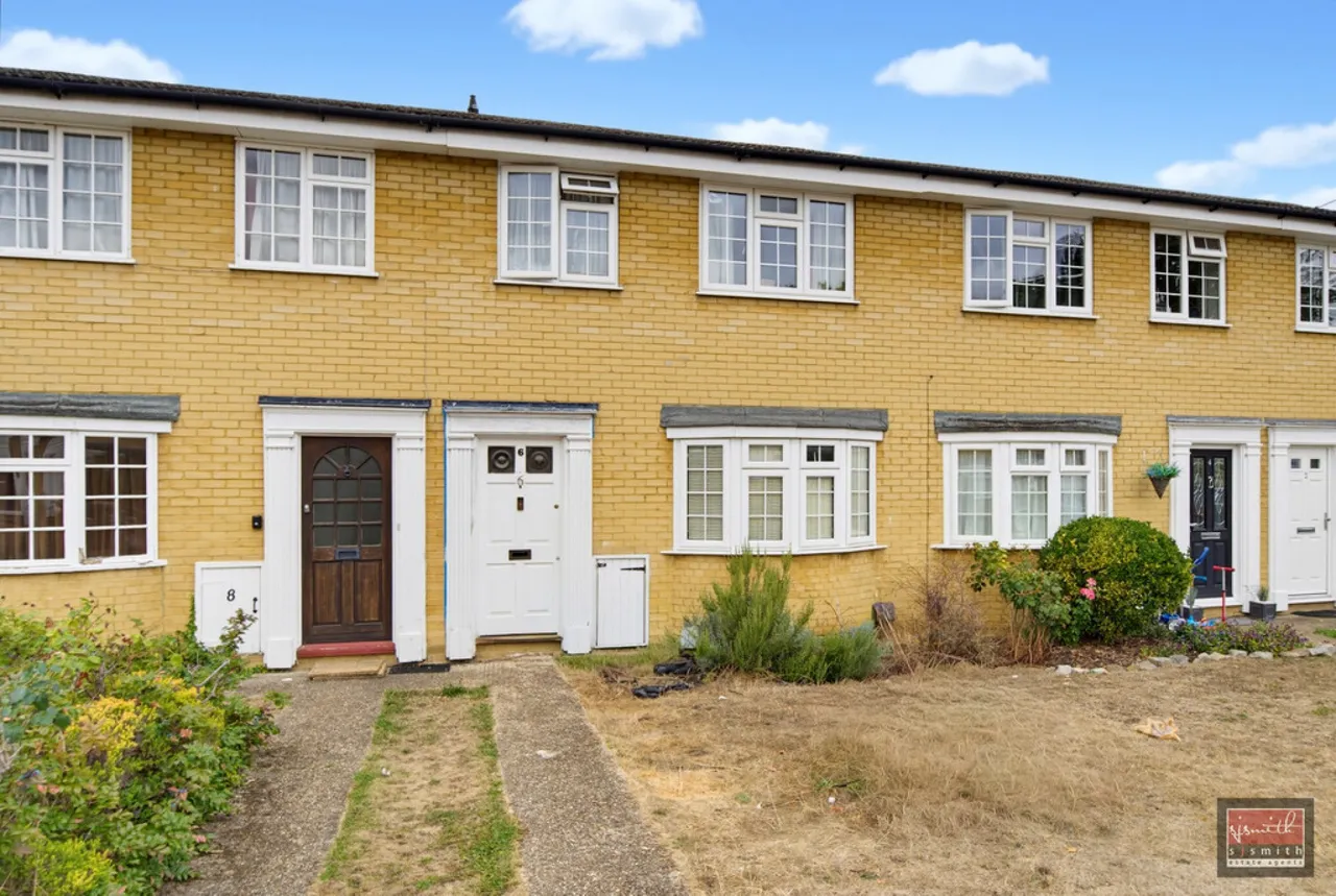 3 bed property for sale, Hawksway, Staines-upon-Thames, TW18