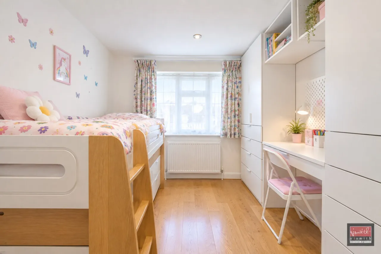 Hawksway, Staines-upon-Thames, TW18, photo 9