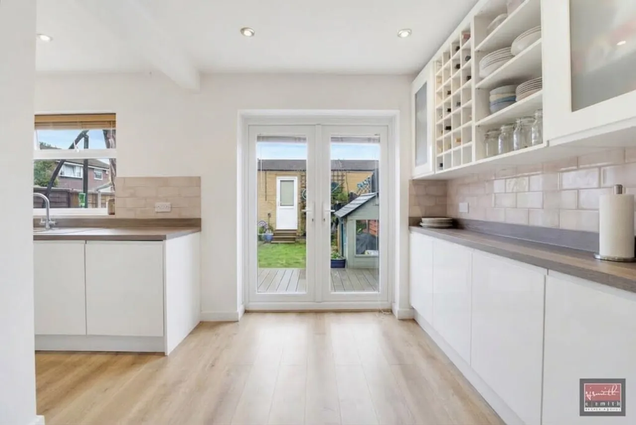 Hawksway, Staines-upon-Thames, TW18, photo 3