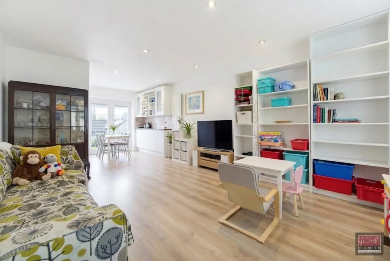 Hawksway, Staines-upon-Thames, TW18, photo 6
