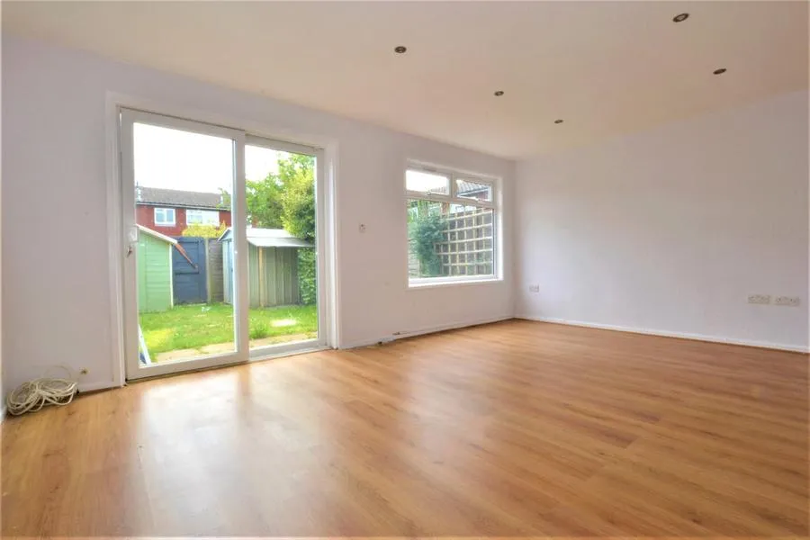 3 bed house to rent, Mortlake Close, Croydon, CR0