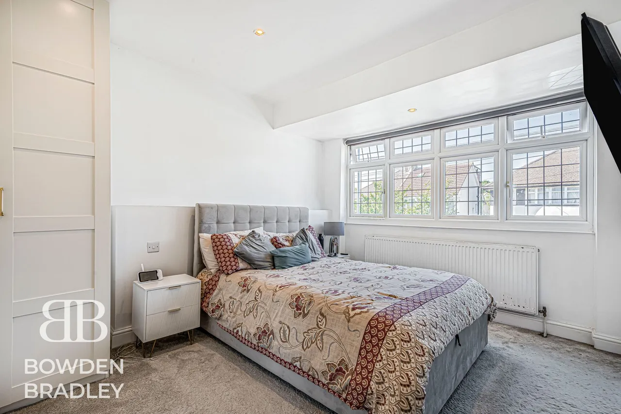 Hanover Gardens, Hainault, IG6, photo 11