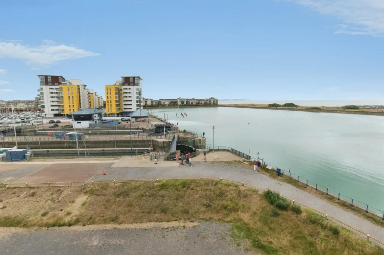Bermuda Place, Eastbourne, photo 4