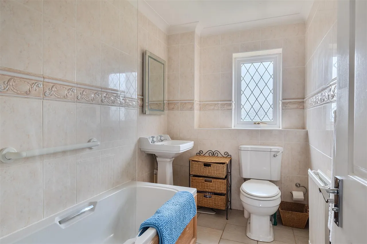 Northfields, Bulkington, SN10, photo 17