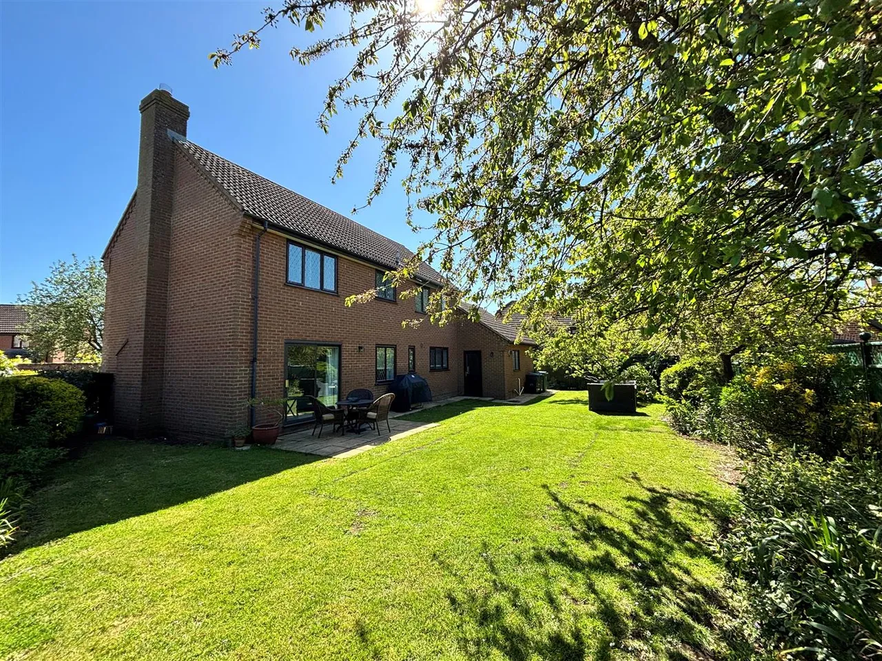 Northfields, Bulkington, SN10, photo 3