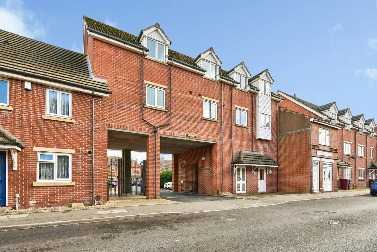 2 bed flat for sale, Cobden Street, Wednesbury, WS10