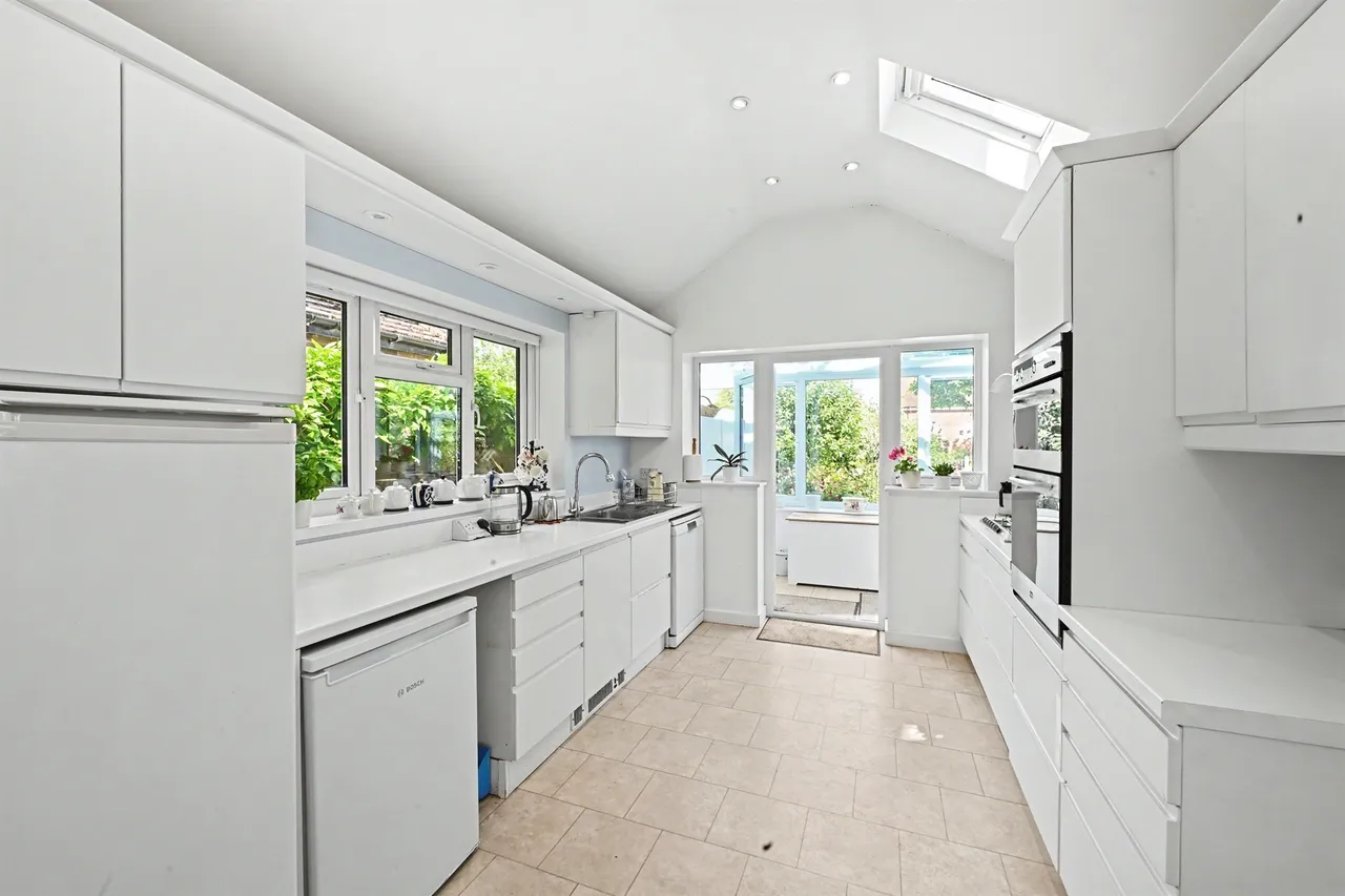 Church Road, Pitstone, Leighton Buzzard, photo 7