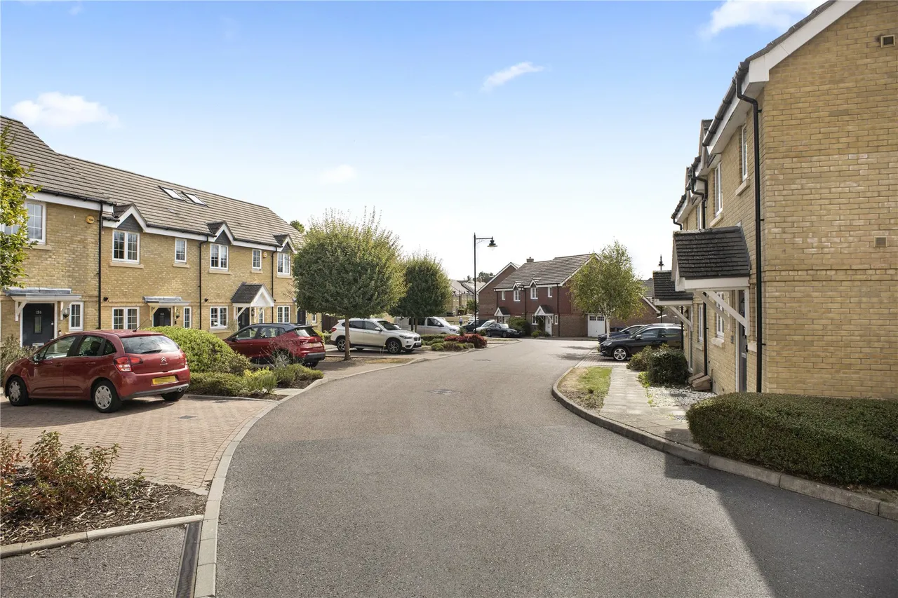 Brookwood Farm Drive, Knaphill, GU21, photo 12