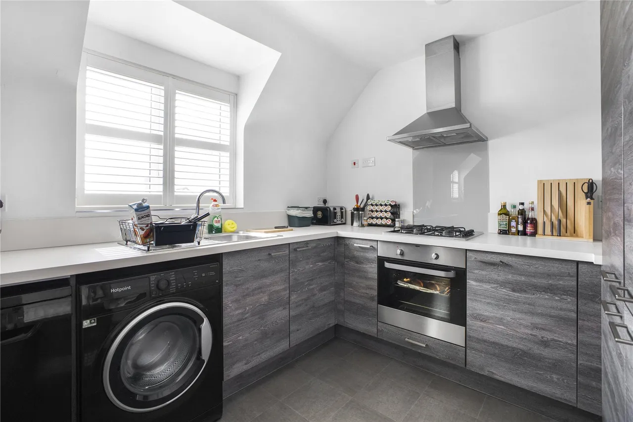 Brookwood Farm Drive, Knaphill, GU21, photo 5