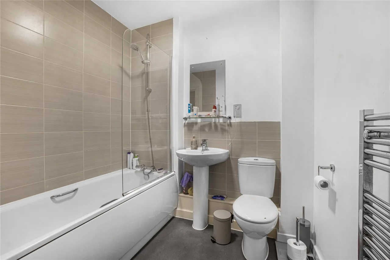 Brookwood Farm Drive, Knaphill, GU21, photo 10