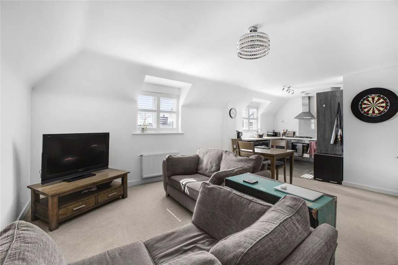 Brookwood Farm Drive, Knaphill, GU21, photo 3
