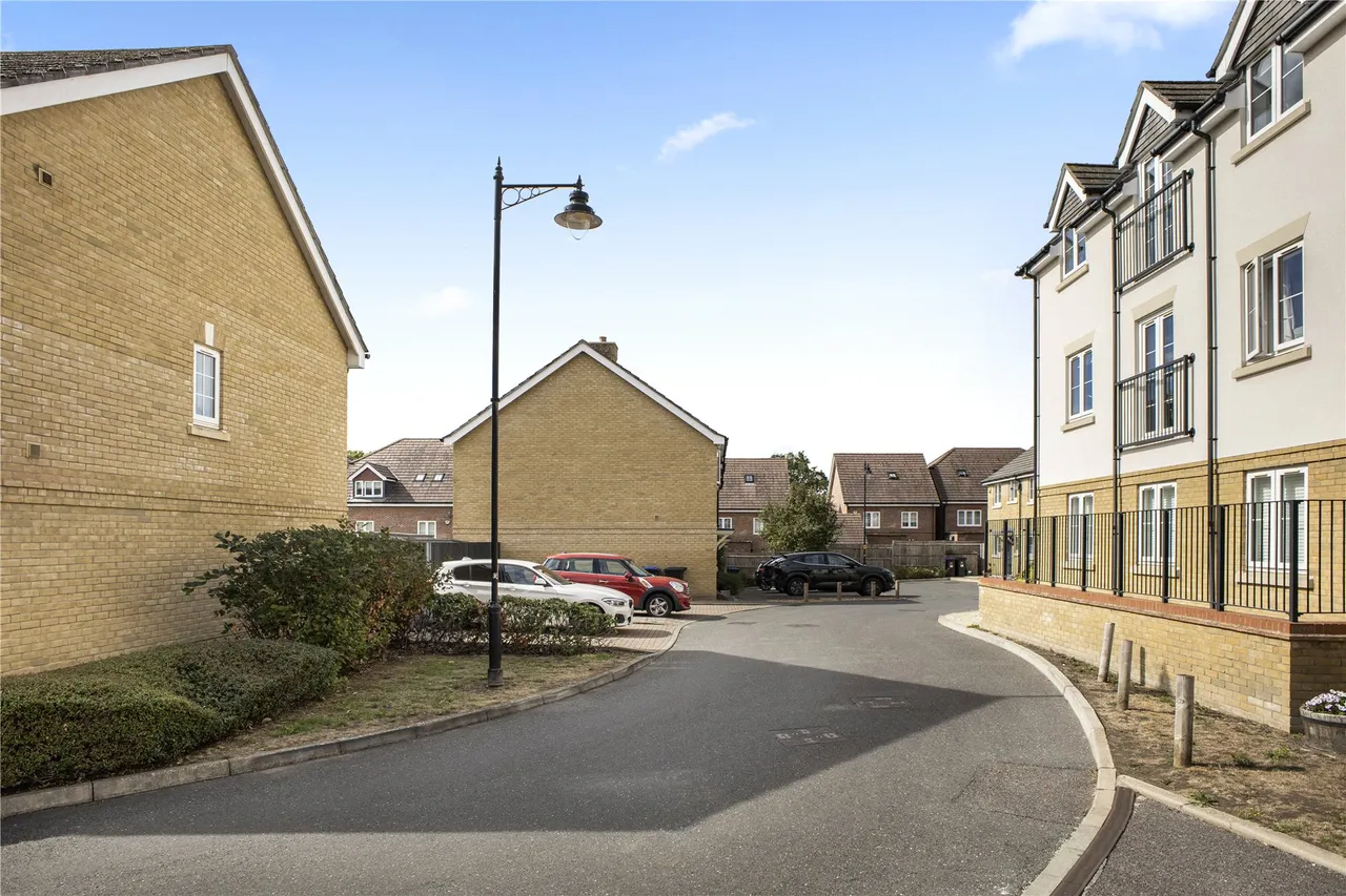 Brookwood Farm Drive, Knaphill, GU21, photo 13