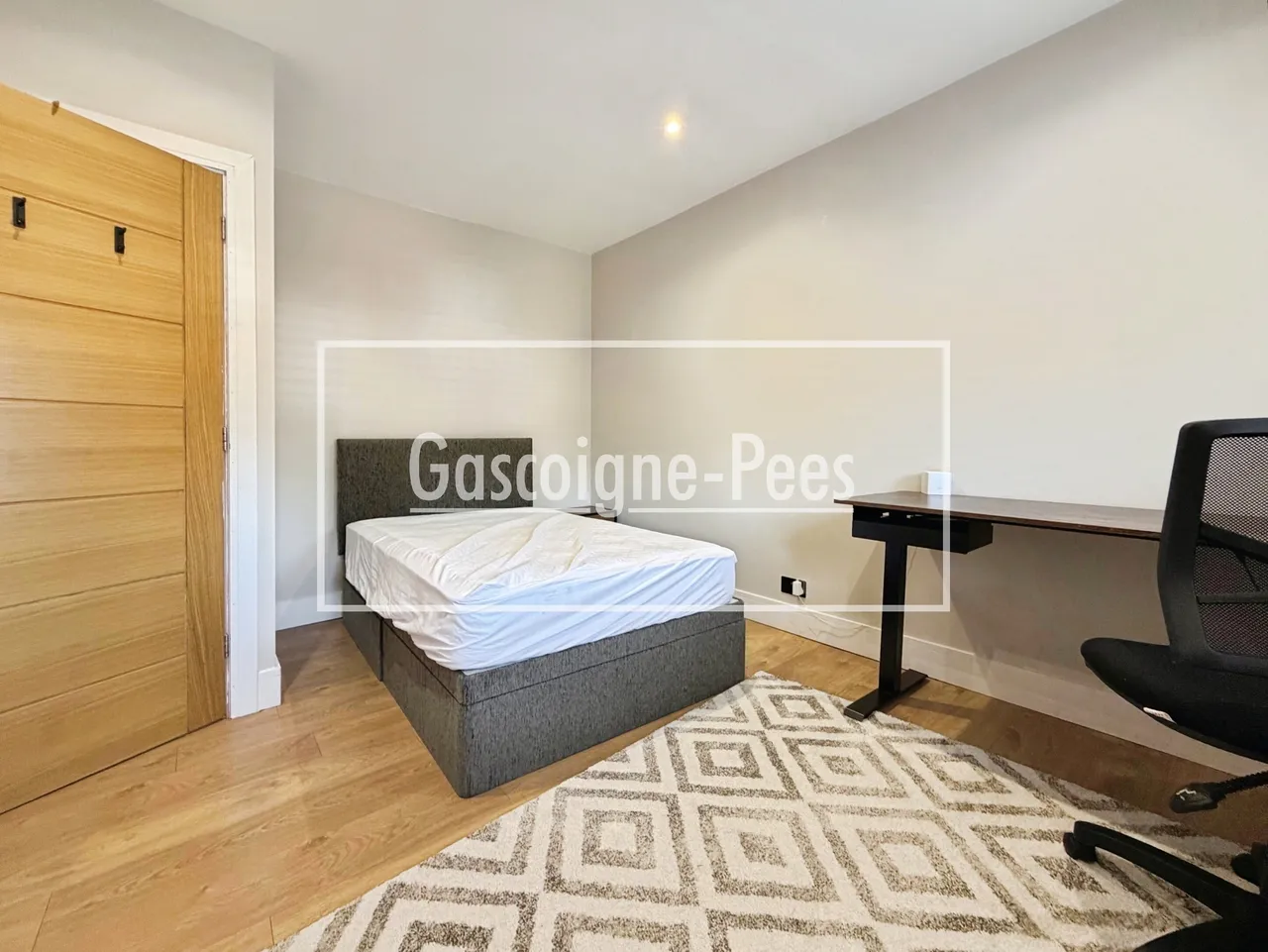 Lovelace Drive, GU22, photo 11