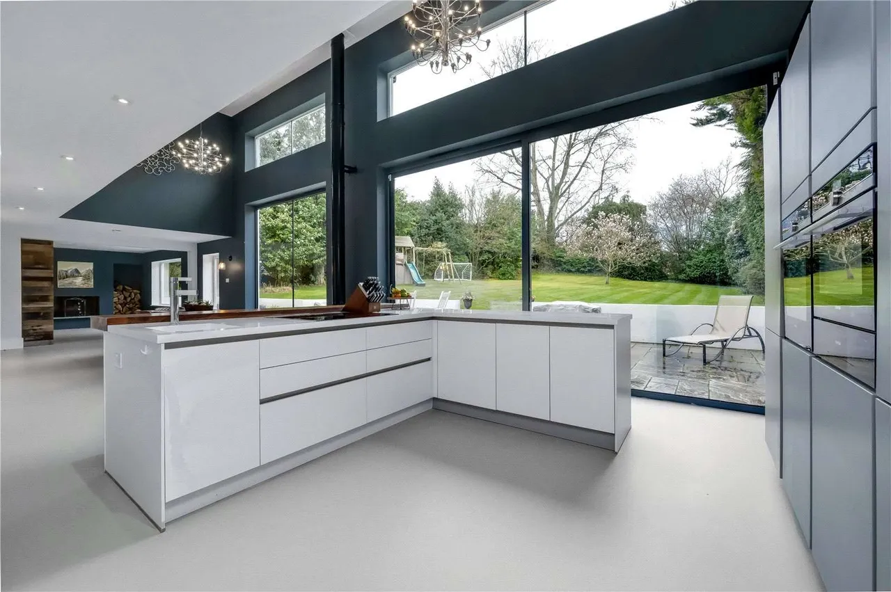 Courtlands Avenue, Esher, Surrey, KT10 9HZ, photo 5