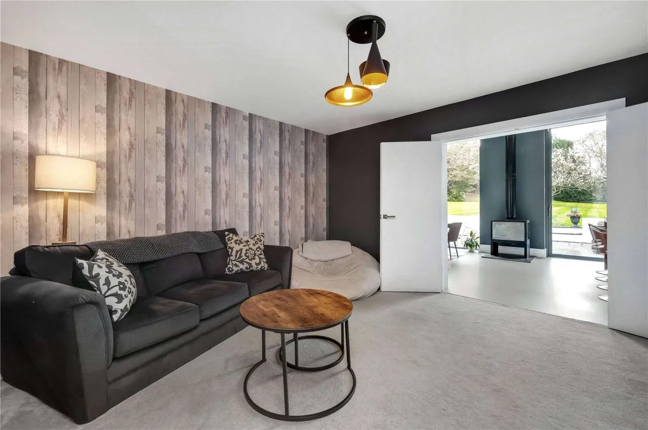 Courtlands Avenue, Esher, Surrey, KT10 9HZ, photo 10