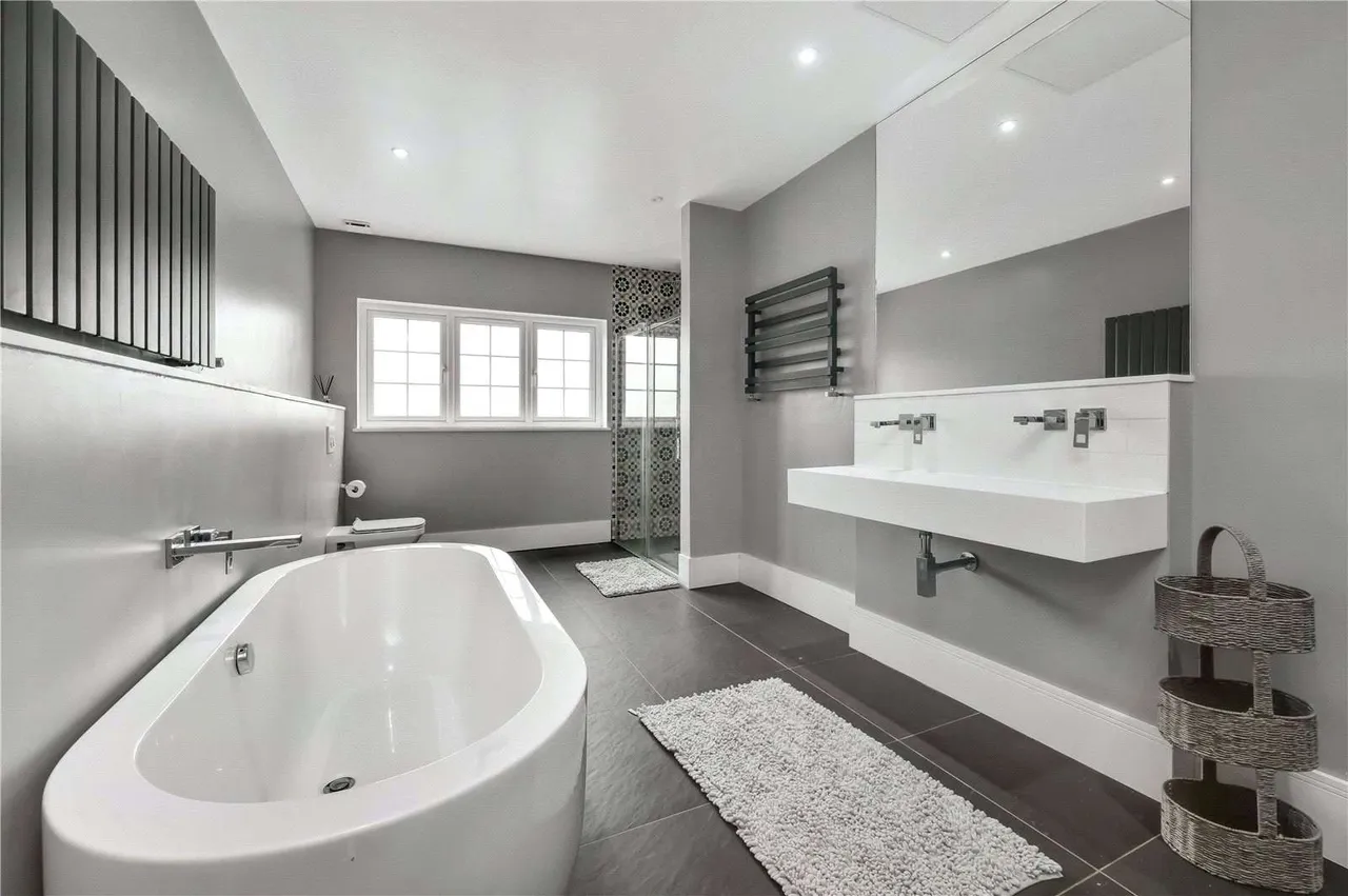 Courtlands Avenue, Esher, Surrey, KT10 9HZ, photo 7