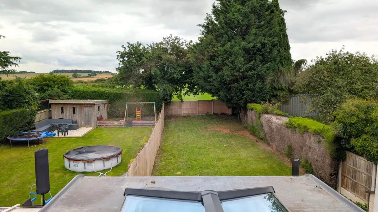Low Road, Barrowby, NG32, photo 6