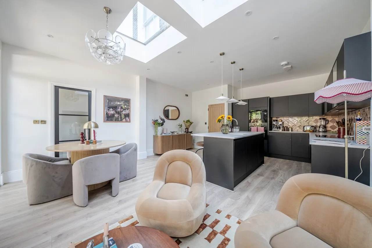 3 bed property for sale — Oakhill Place, Putney, SW15