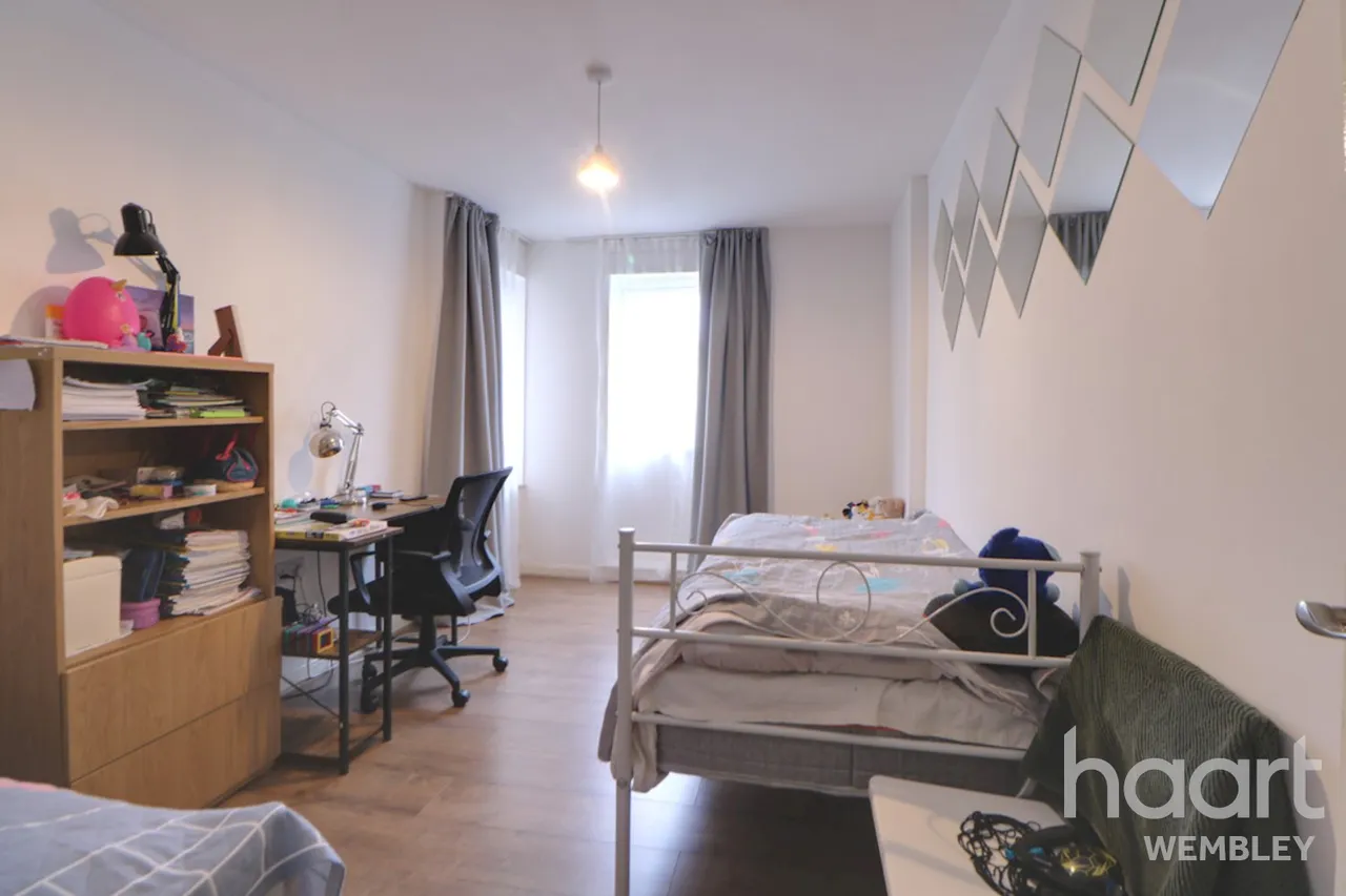 2 bed flat for sale, Forty Lane, Wembley, HA9
