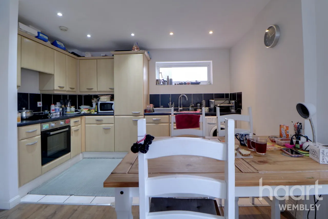 Forty Lane, Wembley, HA9, photo 9