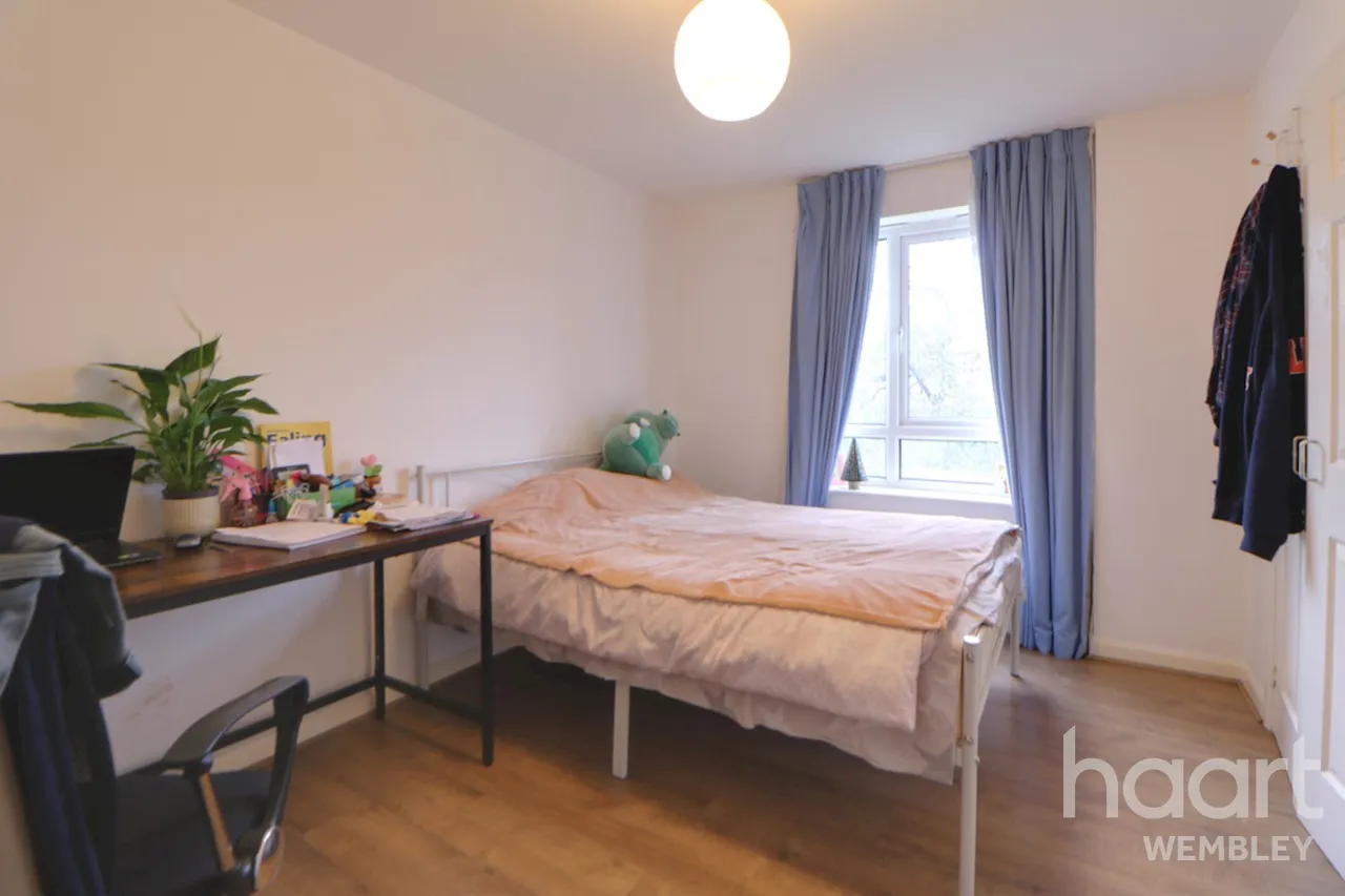 Forty Lane, Wembley, HA9, photo 3