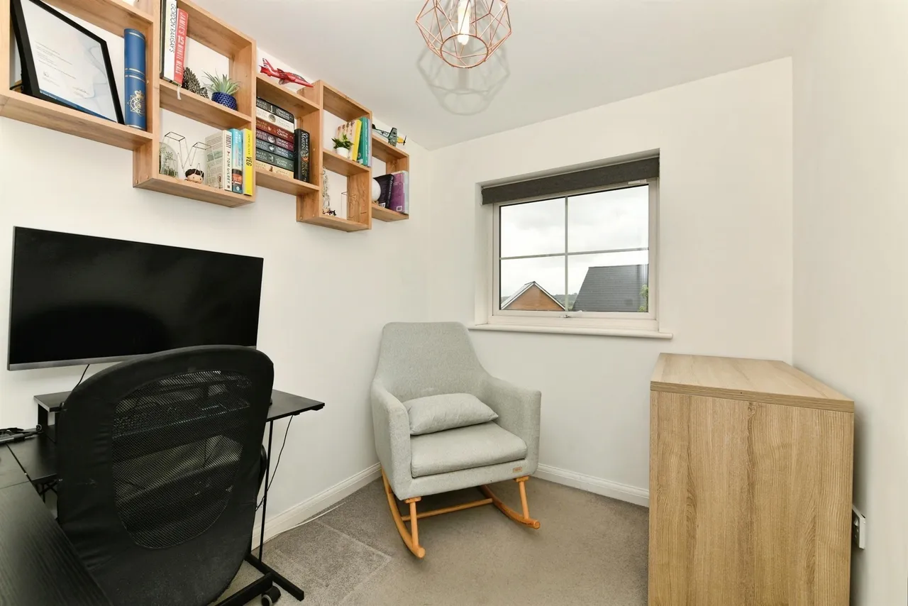 Shackleton Road, YEOVIL, photo 10