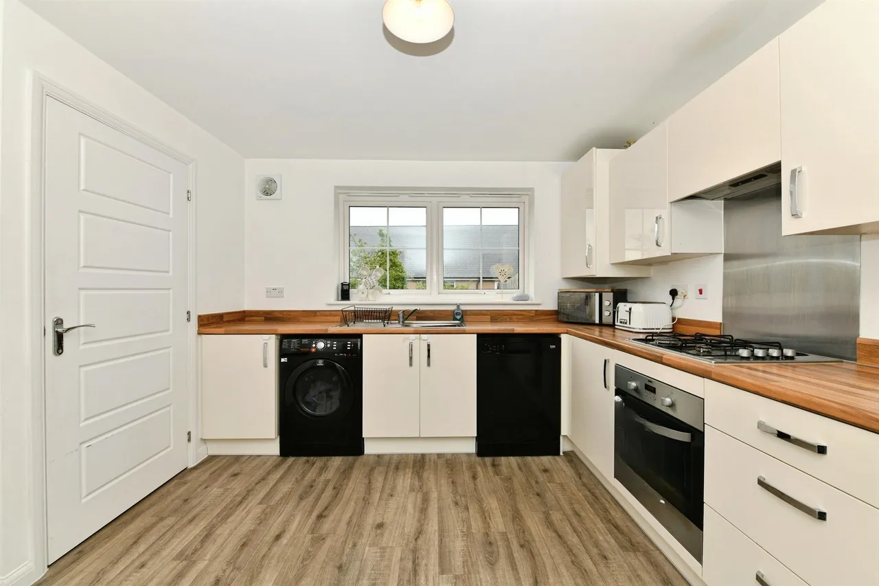 Shackleton Road, YEOVIL, photo 3