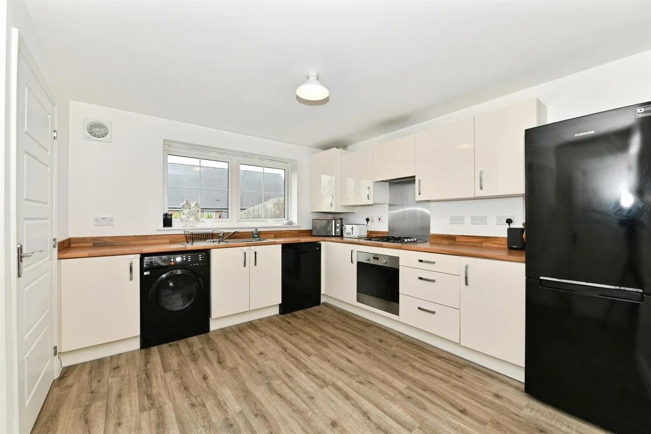 Shackleton Road, YEOVIL, photo 2