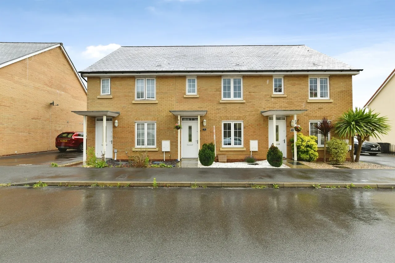 3 bed house for sale — Shackleton Road, YEOVIL