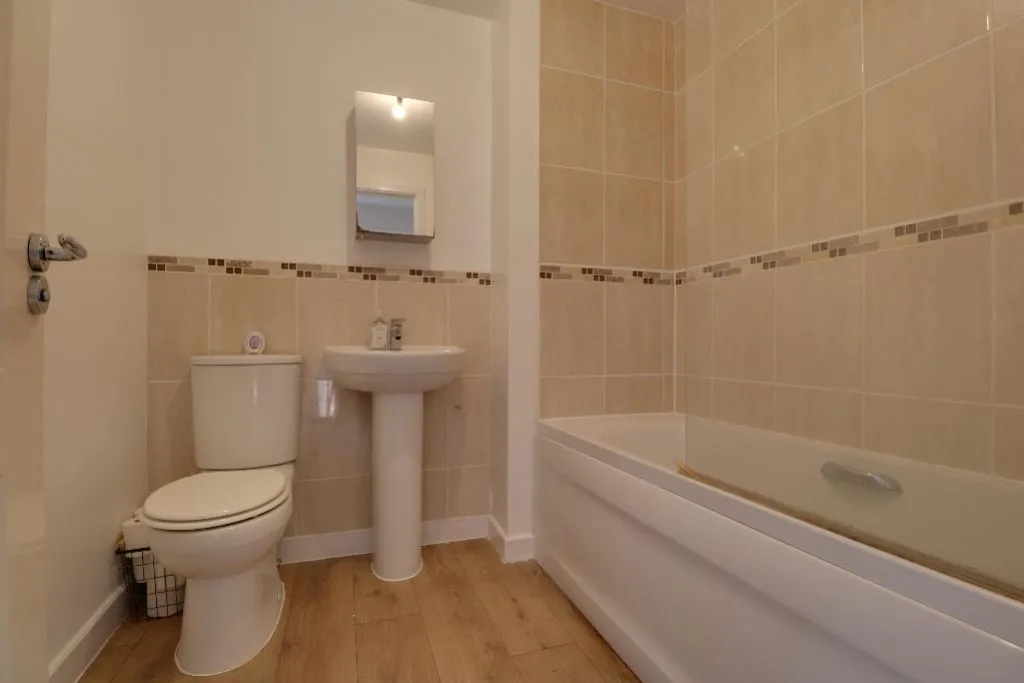 Watt Ave, Colsterworth, NG33, photo 16
