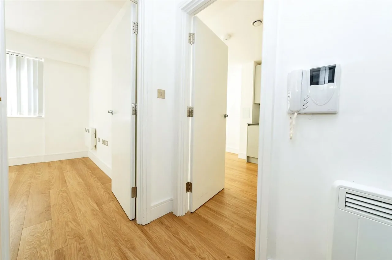 Laporte Way, Luton, LU4, photo 6