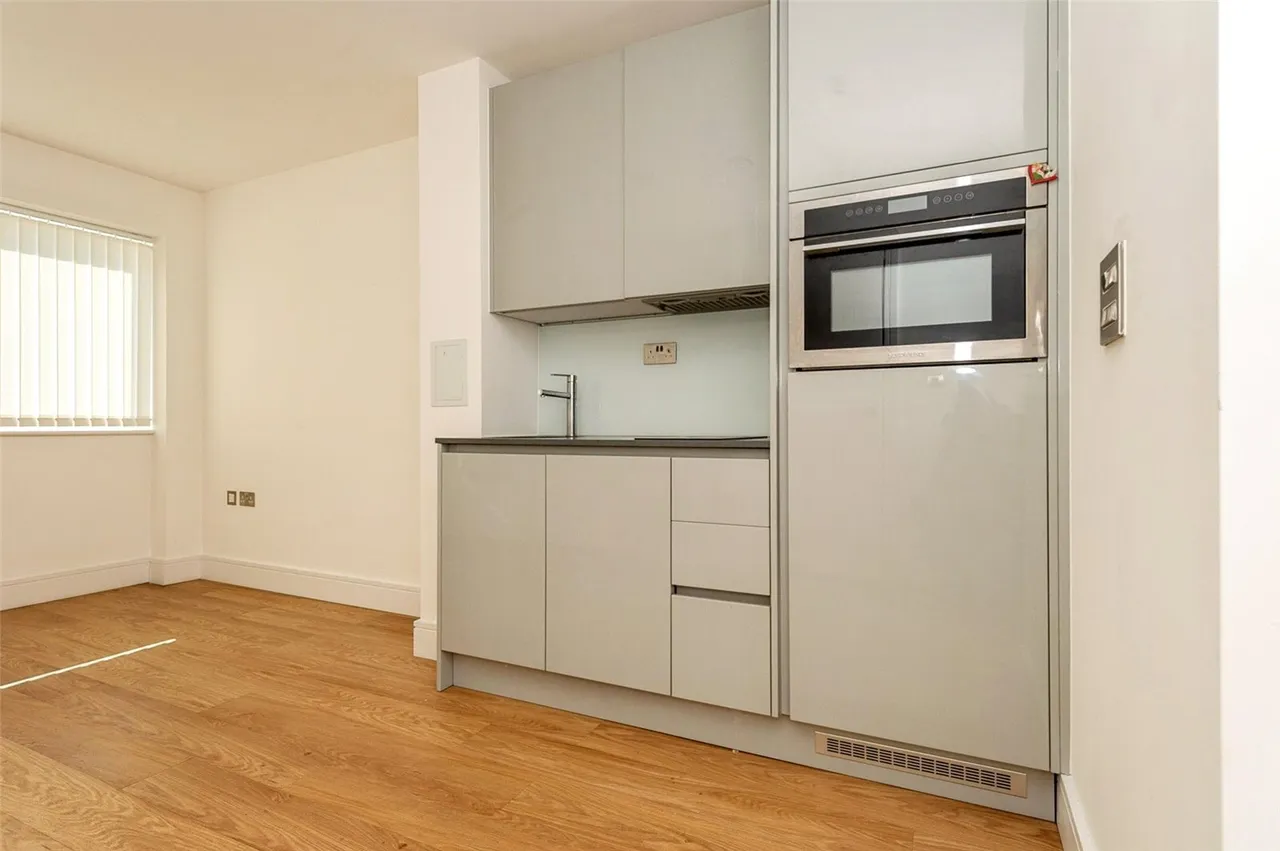 Laporte Way, Luton, LU4, photo 2