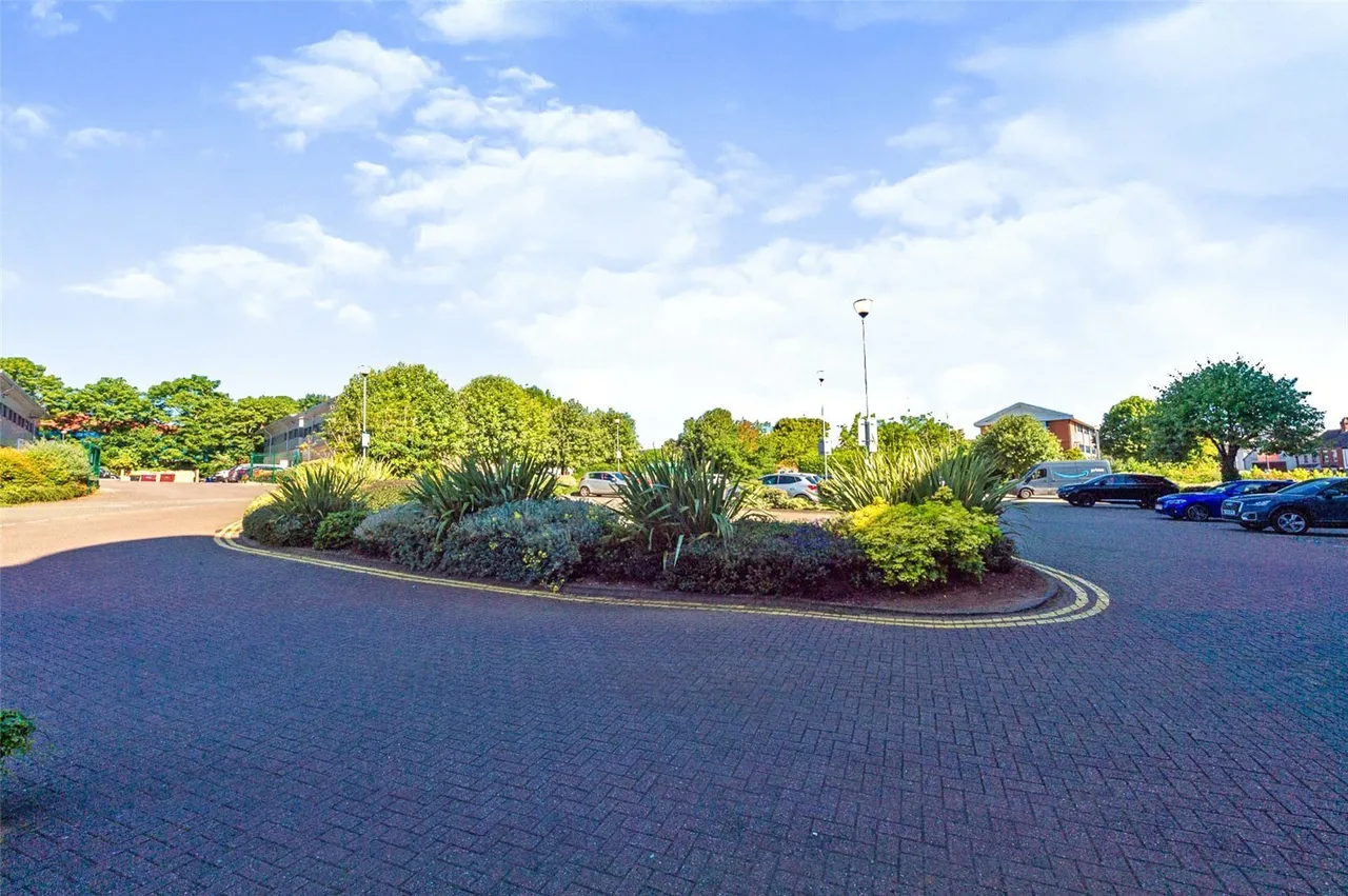 Laporte Way, Luton, LU4, photo 12