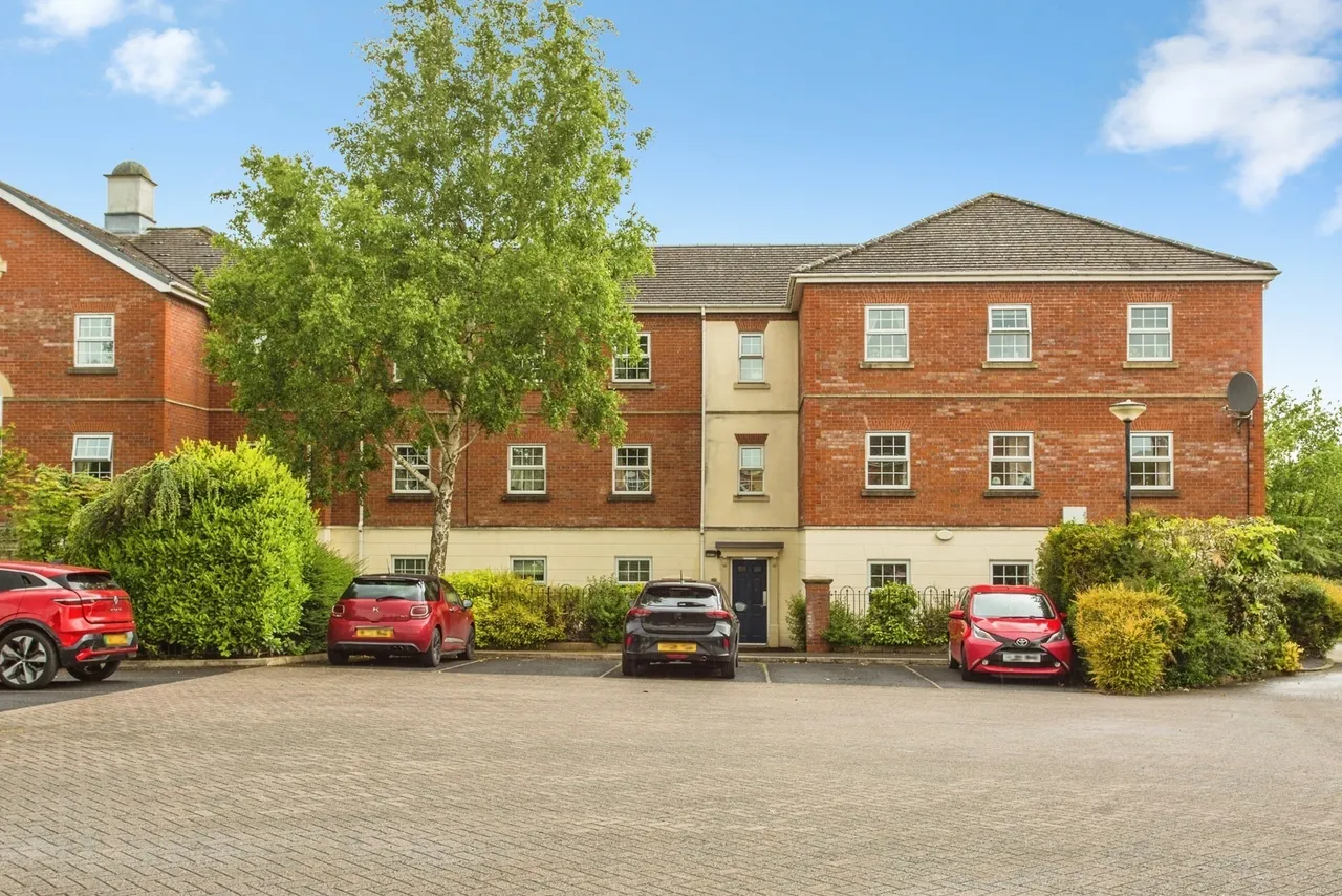 2 bed flat for sale — Maple House, Denham Wood Close, Chorley, Lancashire, PR7
