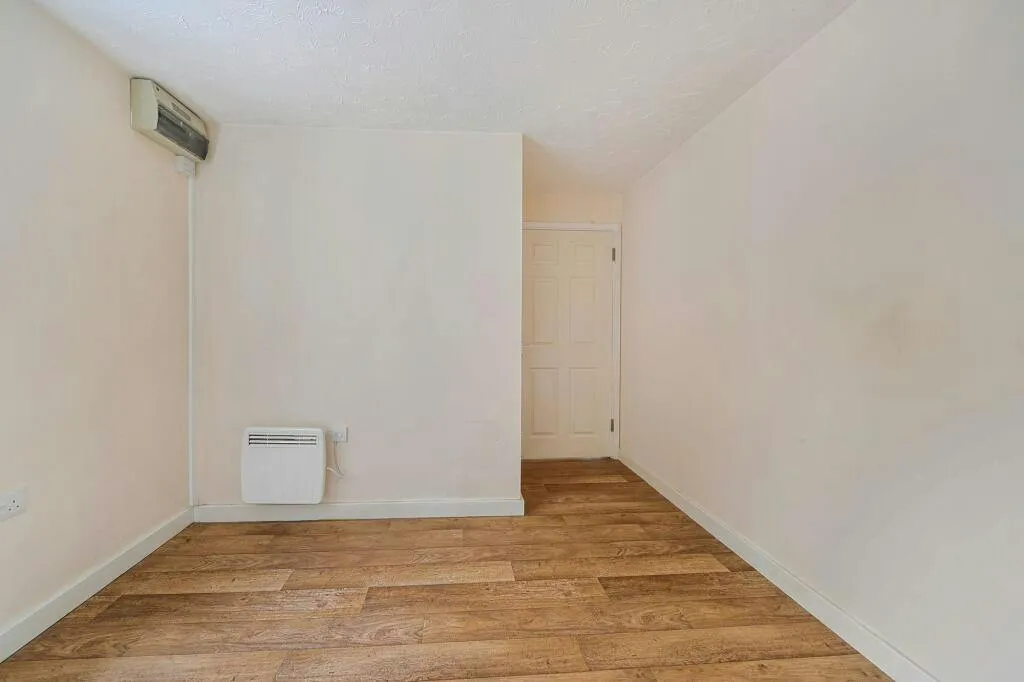 Saltings Crescent, West Mersea, CO5, photo 13