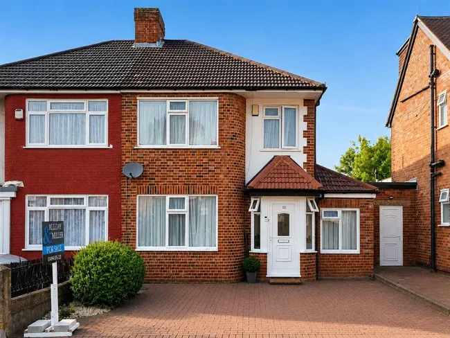 5 bed house for sale — Long Drive, Ruislip