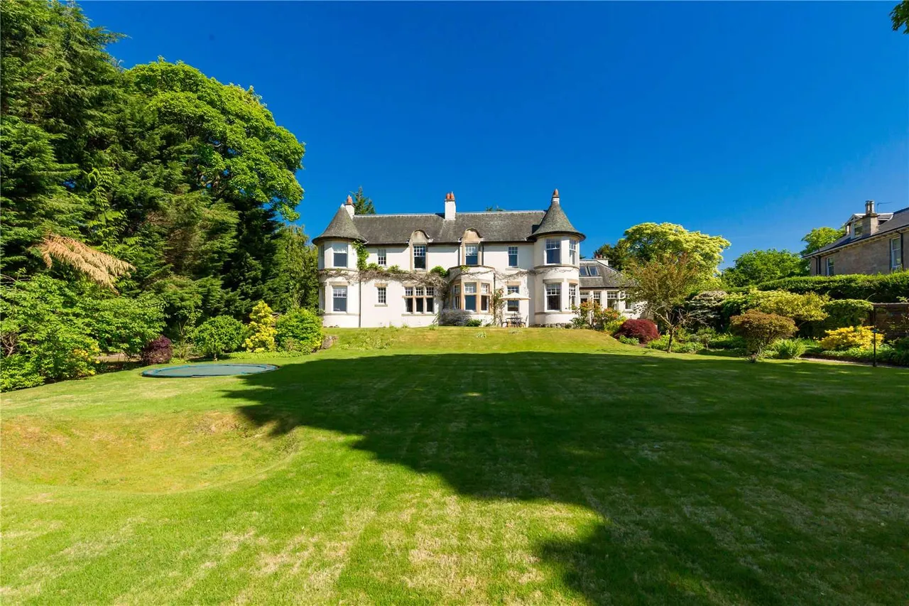 6 bed house for sale — Stewartbrae, 6 Roman Road, Bearsden, Glasgow, G61 2SW